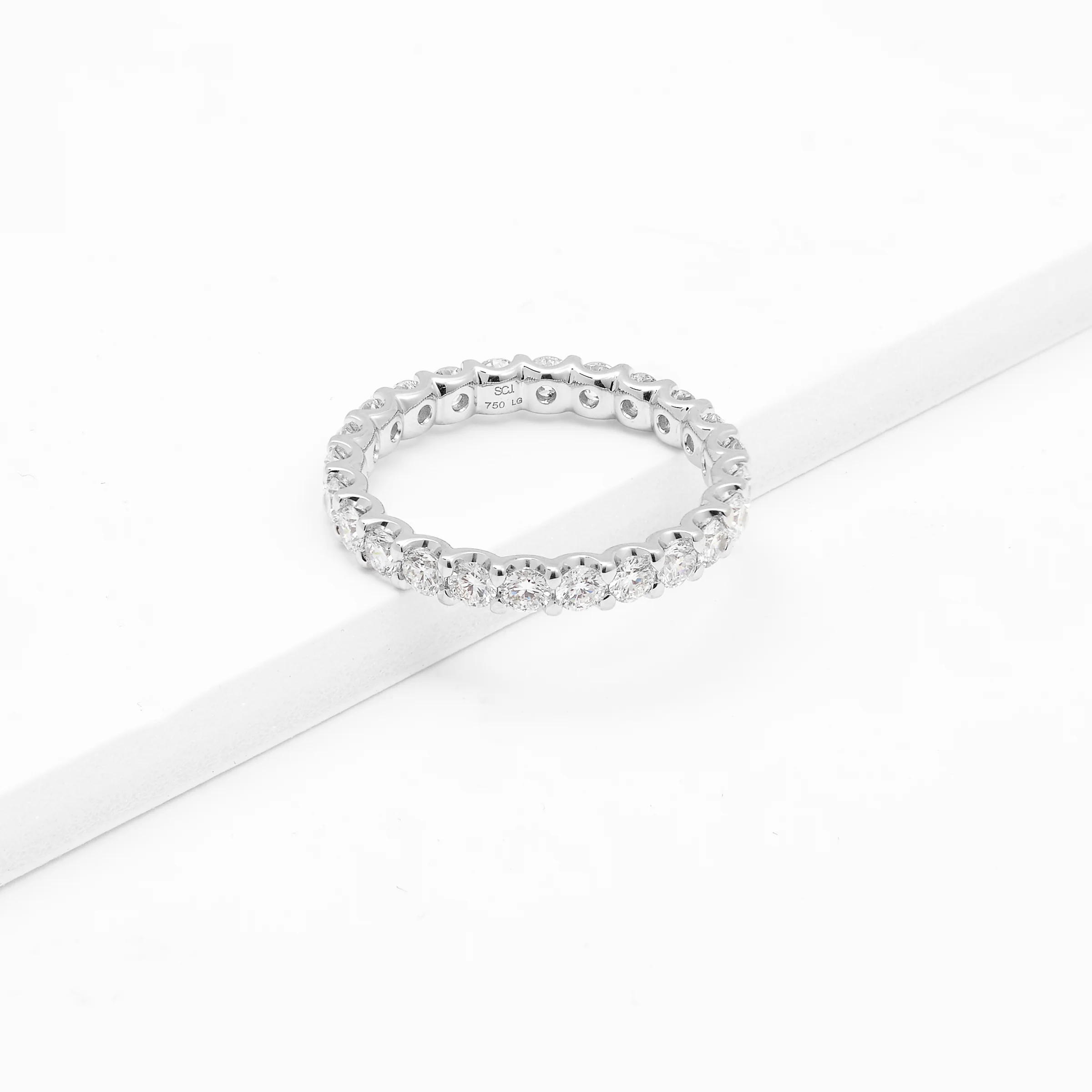 18K White Gold Round Brilliant Floating Lab Diamond Ring - Image 3