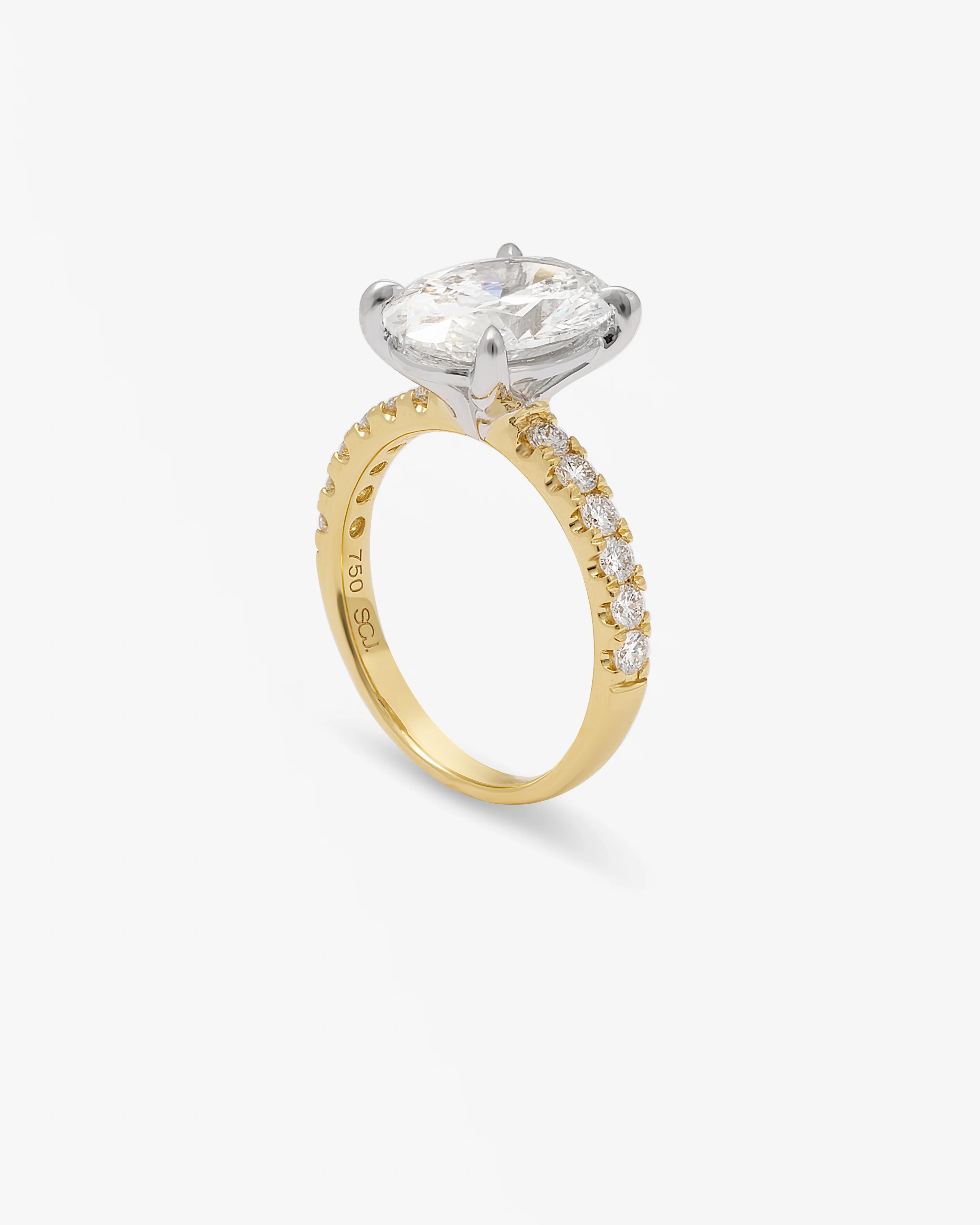 18K Yellow And White Gold 4.0ct Oval Lab Diamond Centre With Brilliant Lab Diamond Claw Set Shoulders - Image 3