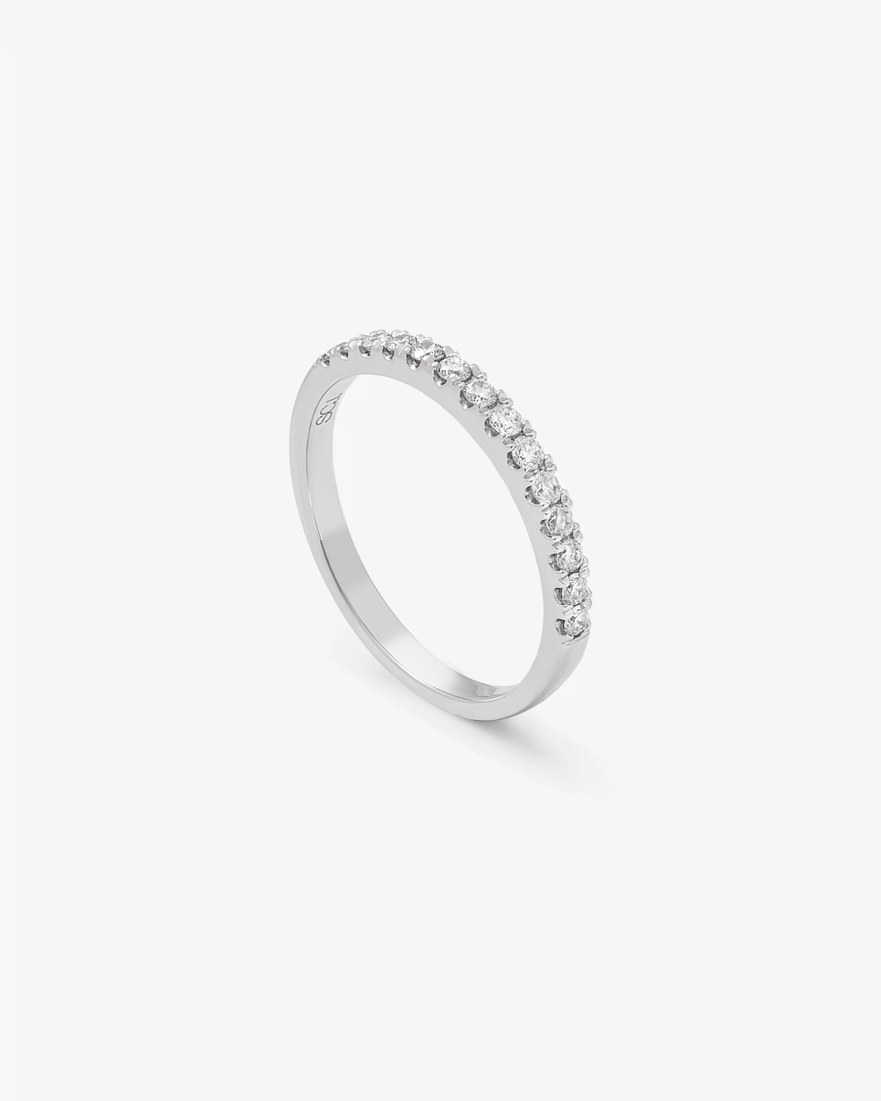 18K White Gold Brilliant Diamond Claw Set Band 0.25tdw