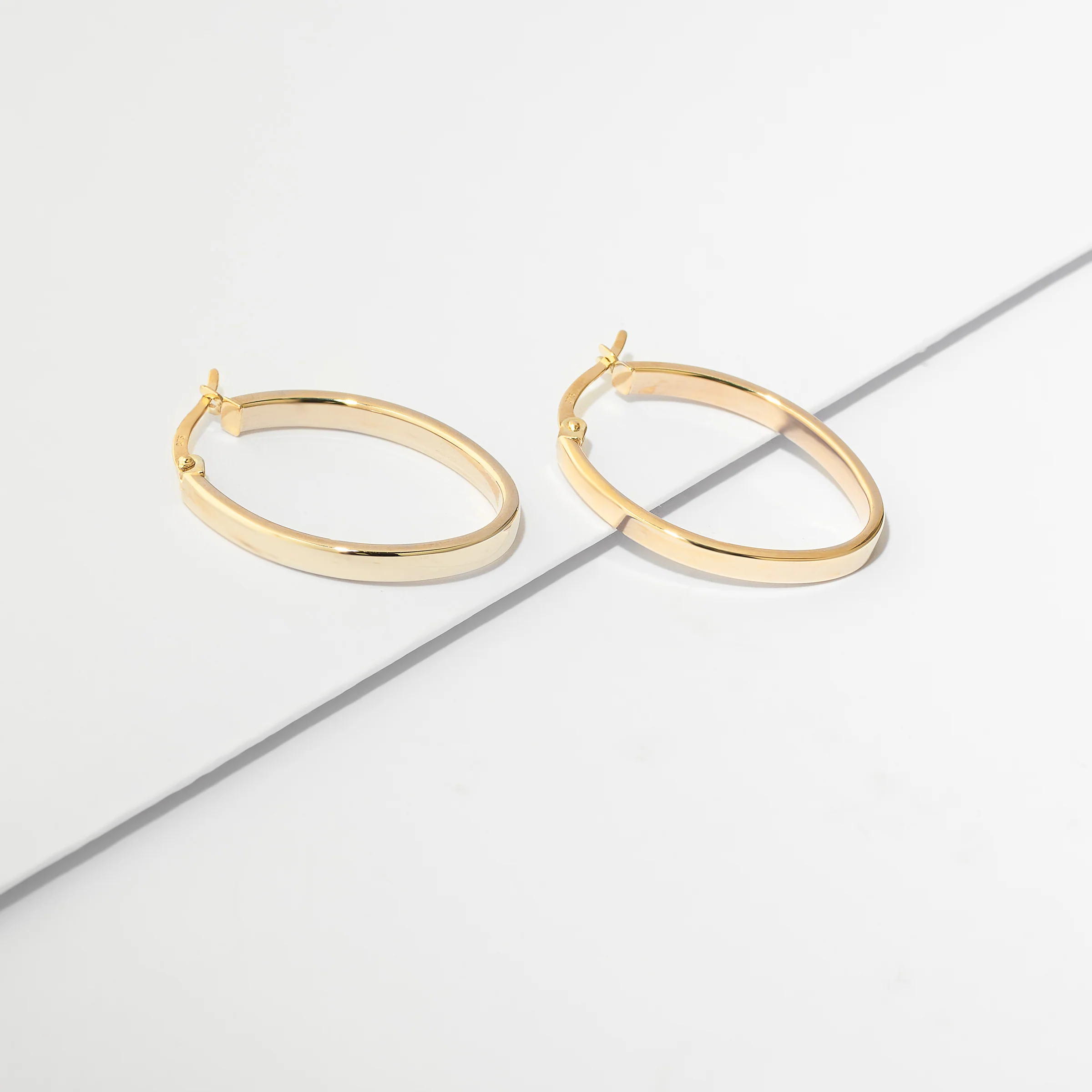 9K Yellow Gold Oval Hoop Earrings 25mm - Image 2