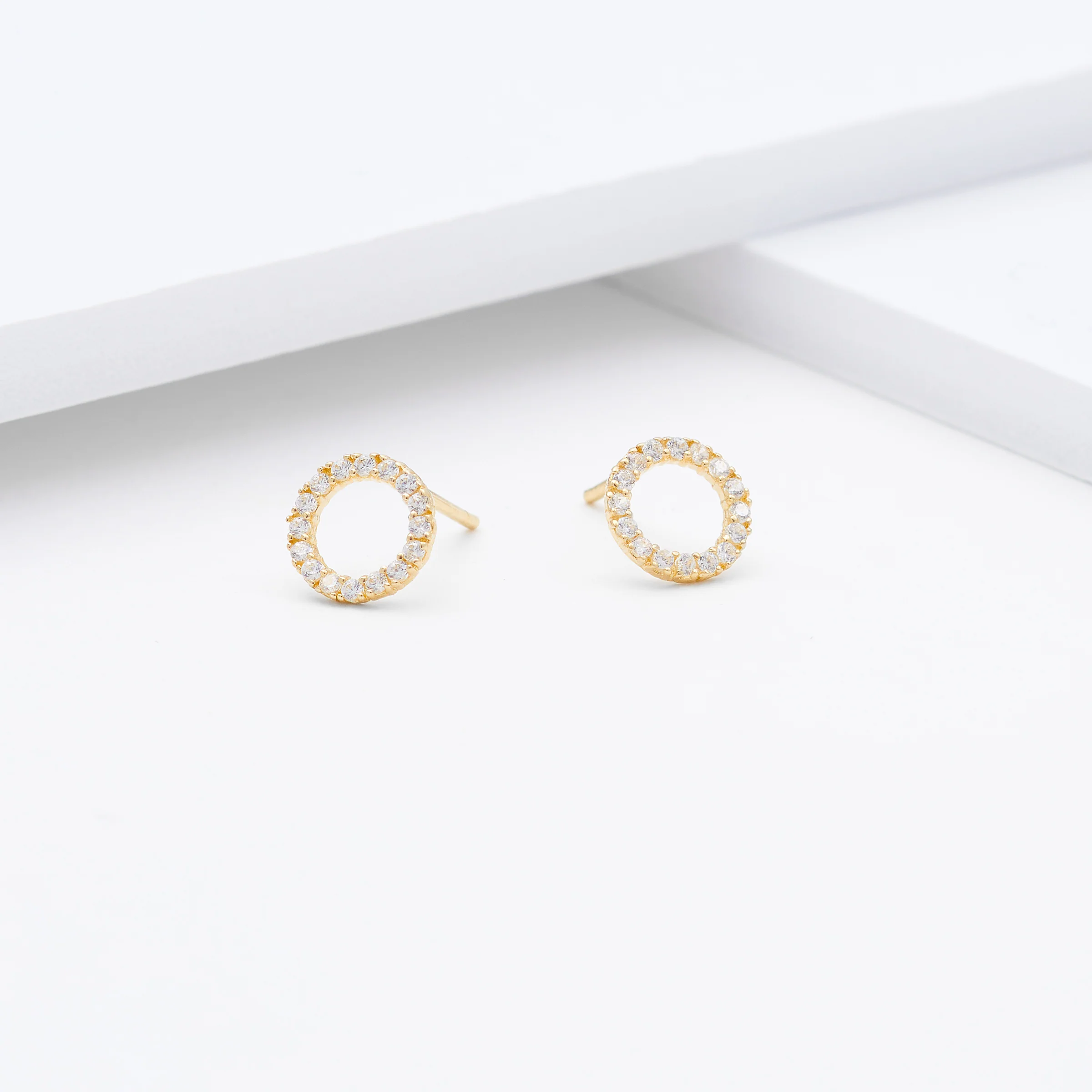 9K Yellow Gold Zirconia Circle Stud Earrings - Image 2