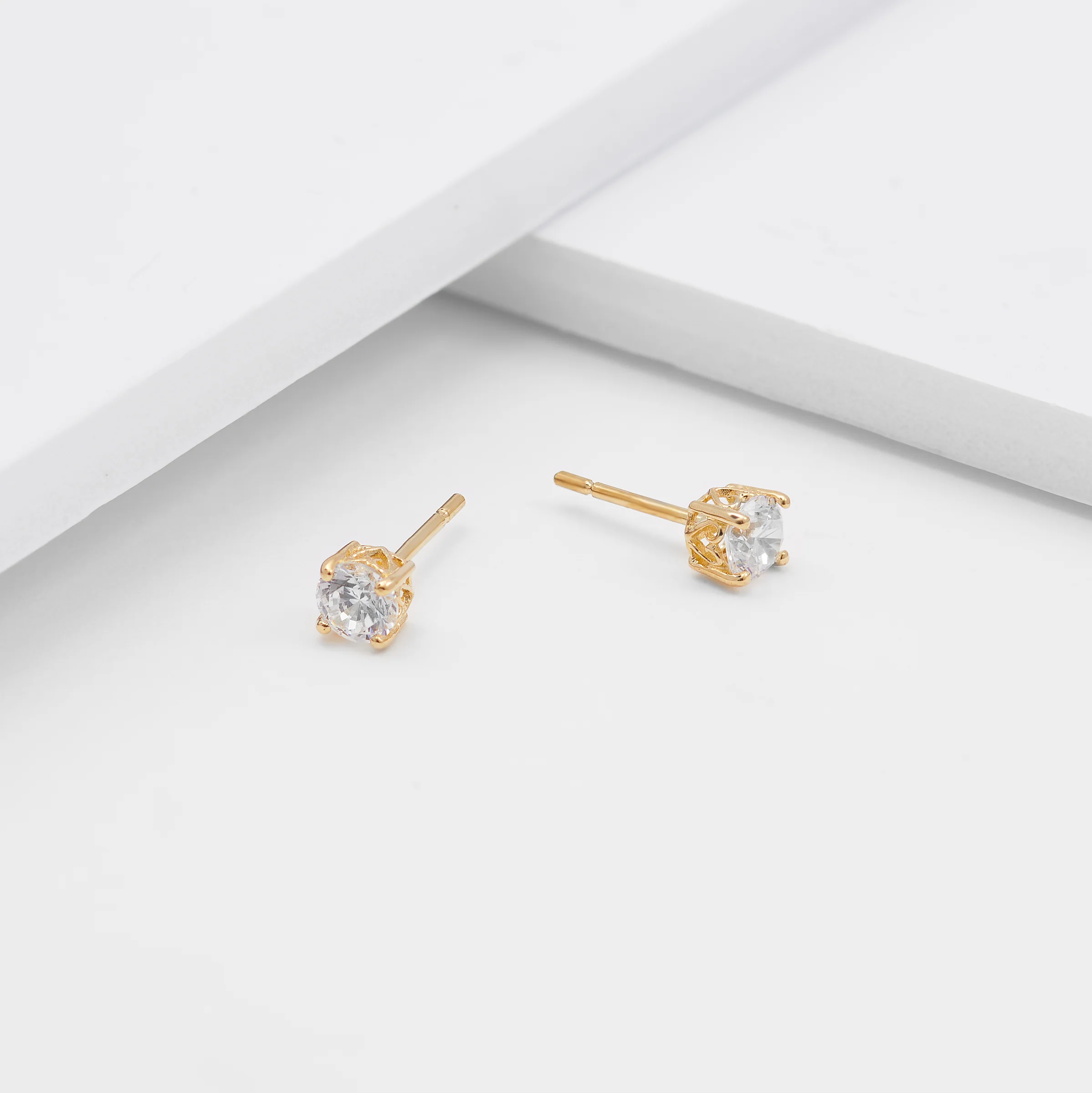 9K Yellow Gold Zirconia Stud Earrings 4mm