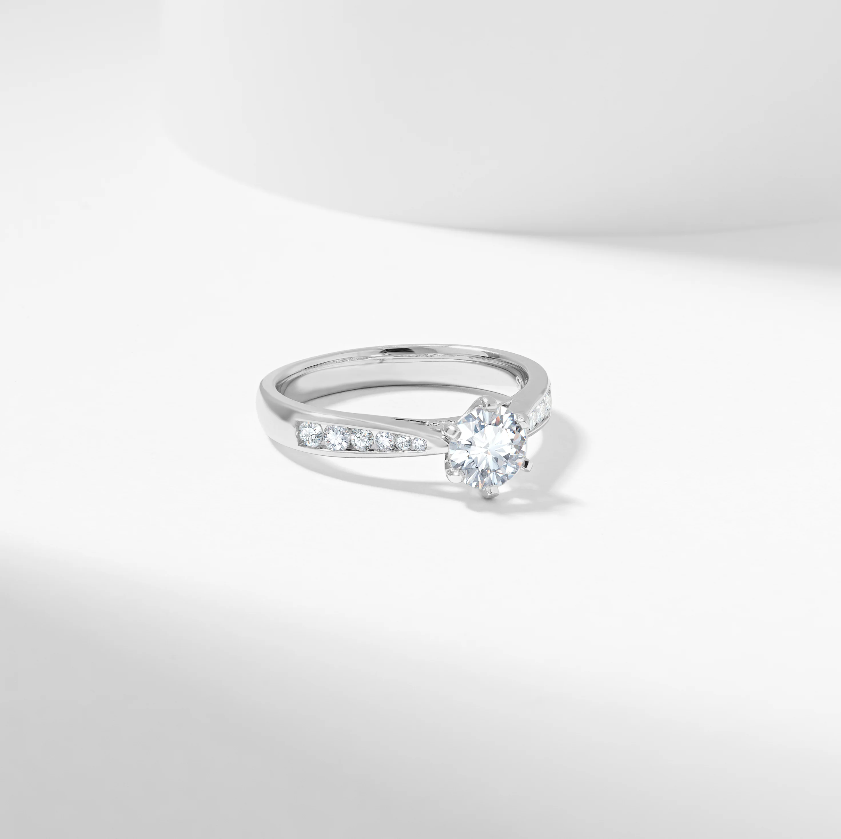 Round Brilliant Diamond Solitaire With Shoulder Accents Engagement Ring 1.0tdw 0.8ct - Image 3