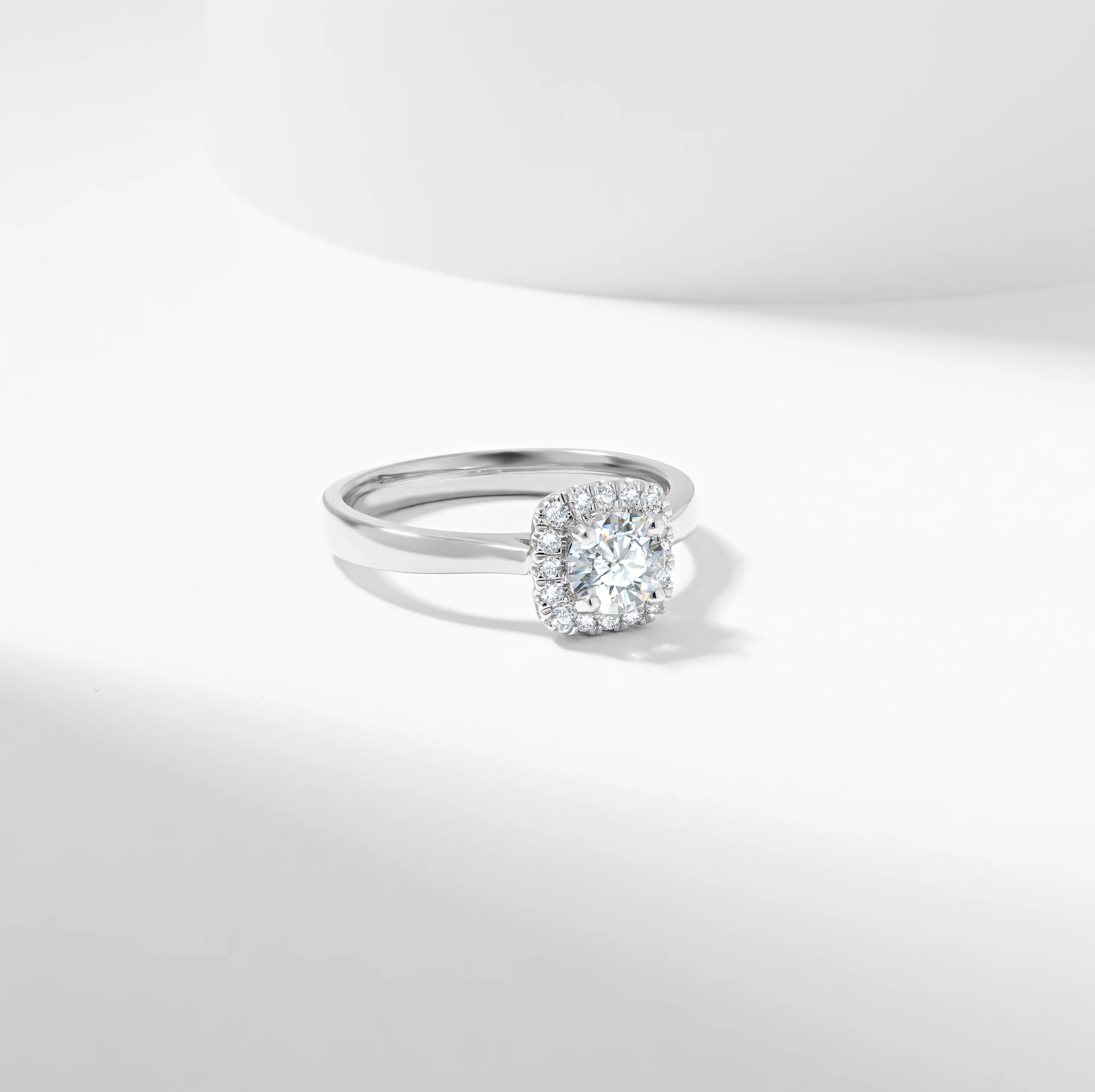Round Brilliant Diamond Halo Engagement Ring 0.73tdw