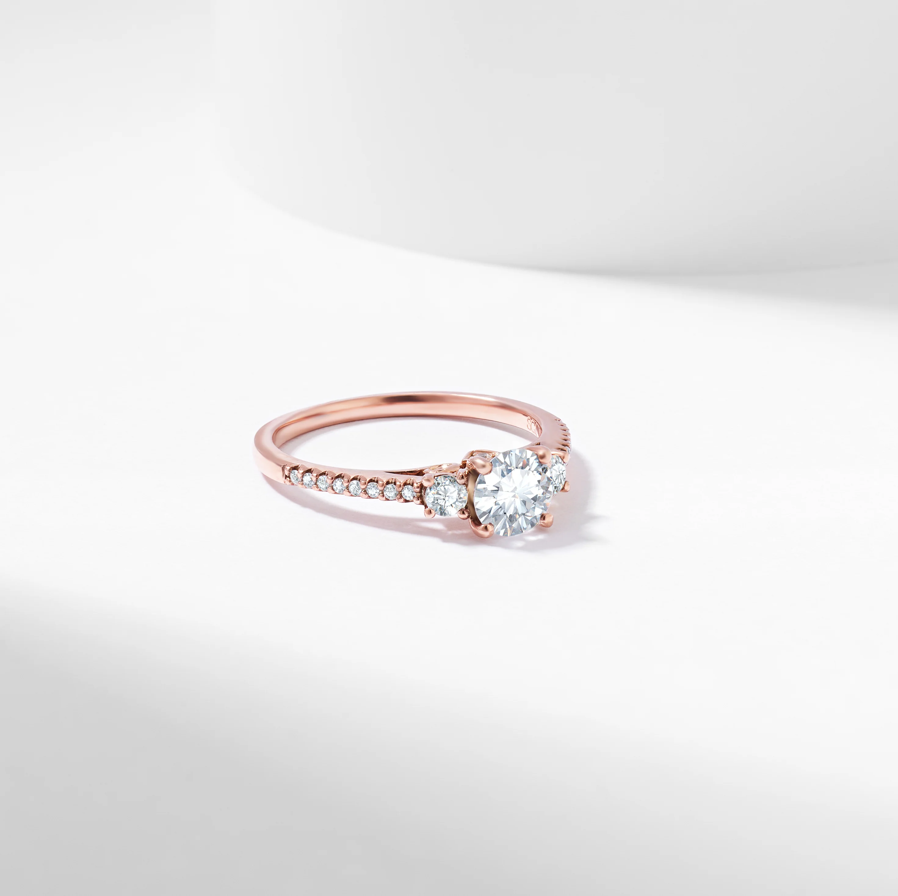 Round Brilliant Diamond Trilogy Engagement Ring 1.0tdw - Image 4