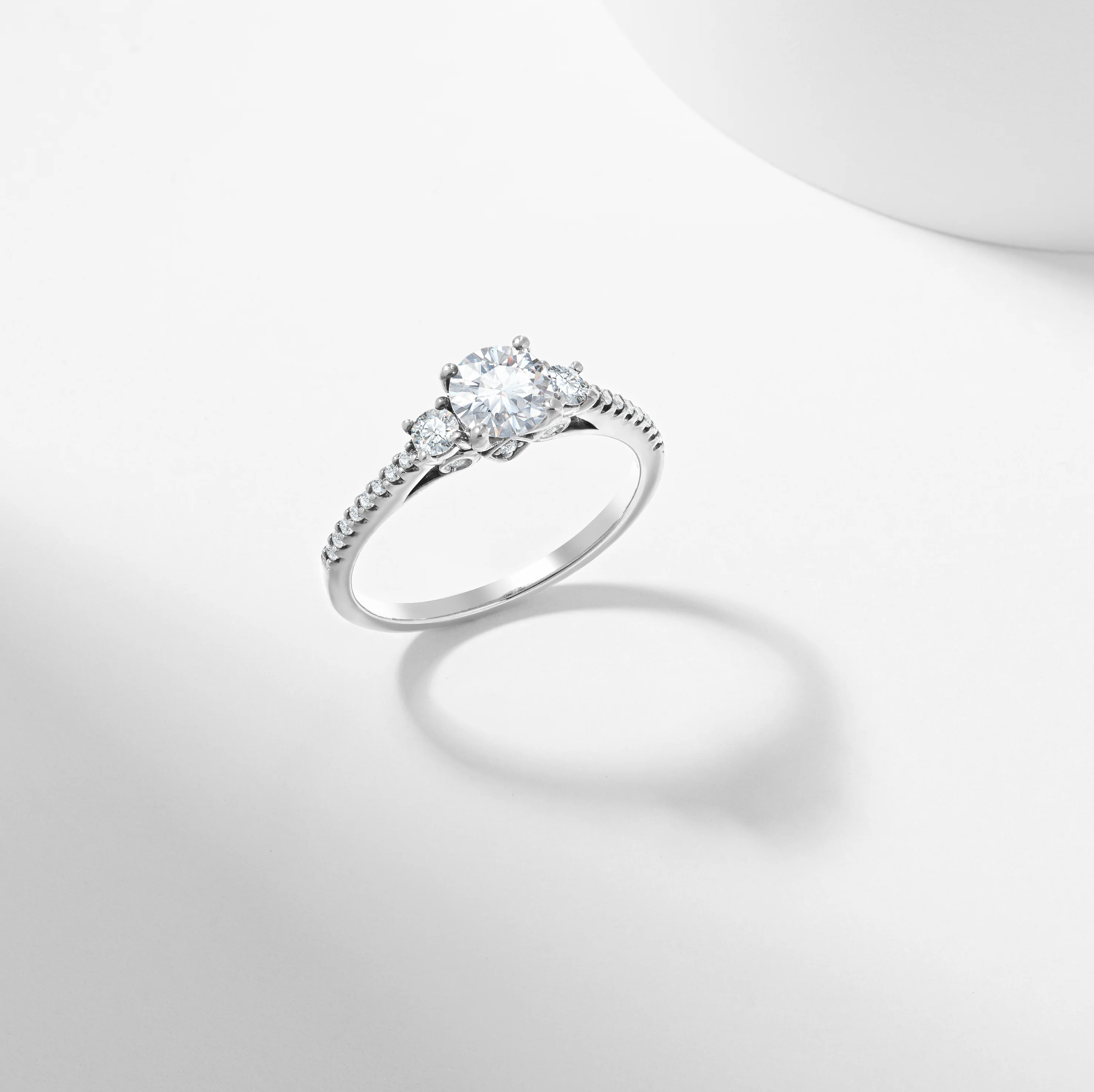 Round Brilliant Diamond Trilogy Engagement Ring 1.0tdw - Image 8