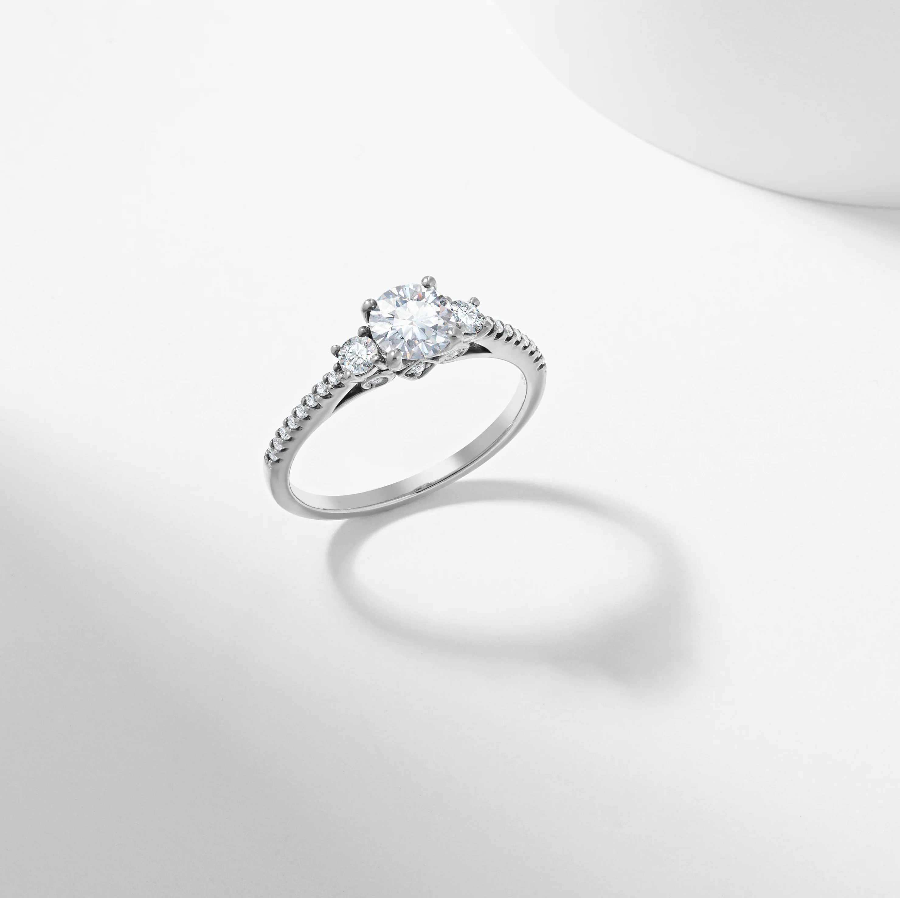 Round Brilliant Diamond Trilogy Engagement Ring 1.0tdw - Image 6