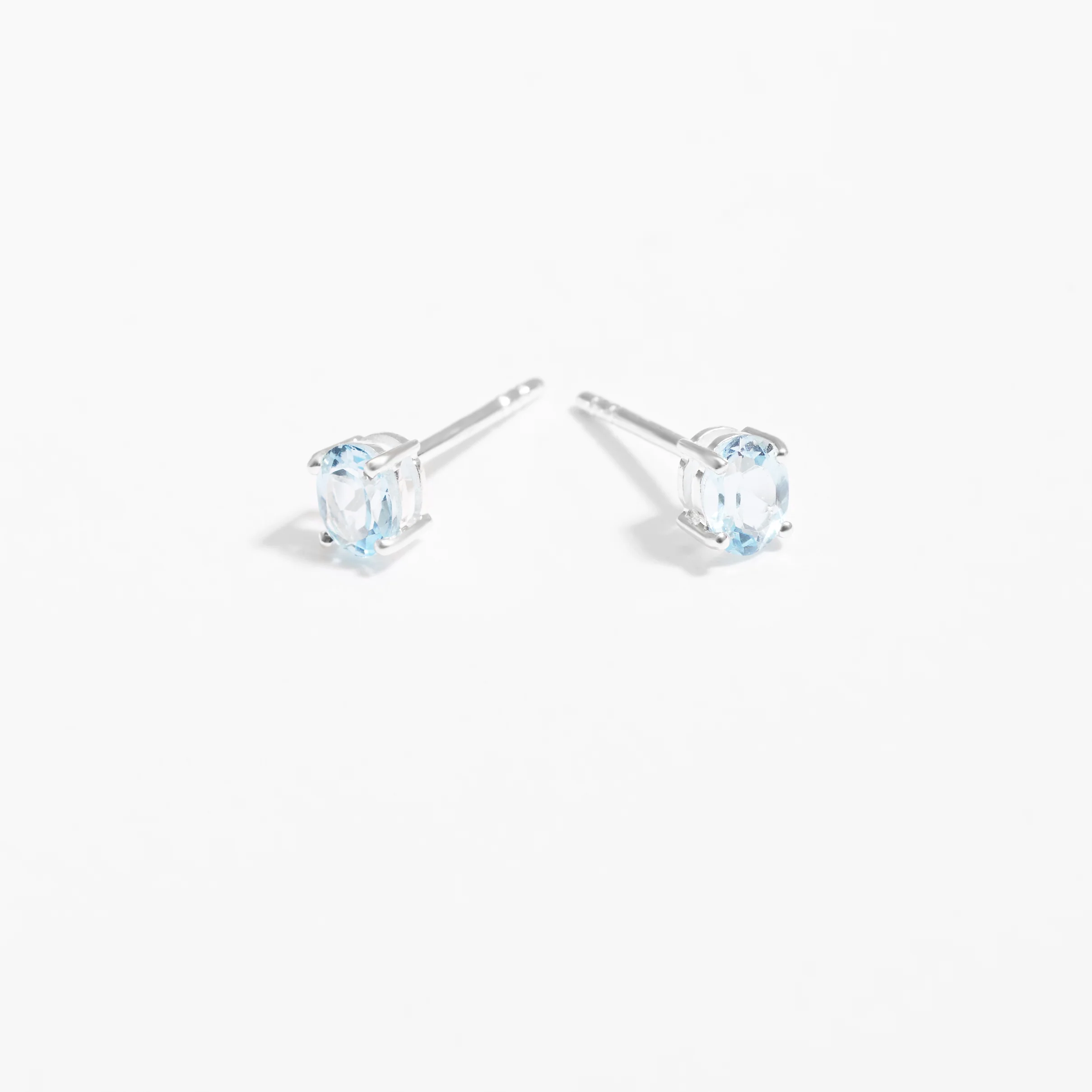 Sterling Silver Oval cr. Aquamarine March Birthstone Stud Earrings